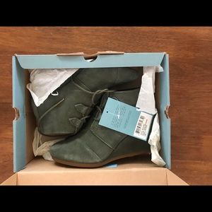 Toms wedge heels